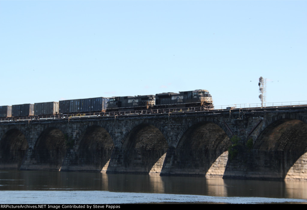 NS 1008 with train 63V heading west